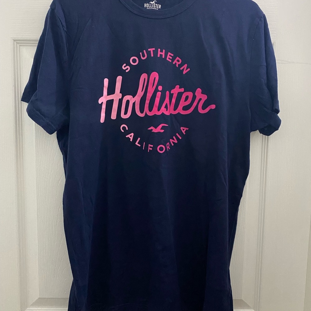 Hollister Dark Blue Tee with Vibrant Pink Design